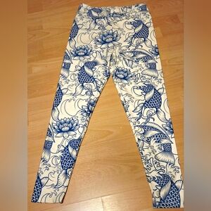 Japanese Koi Fish Leggings With A Lotus Flower Print Medium Yoga Pant NWOT